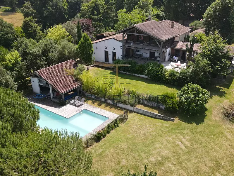 Maison, 330 m²