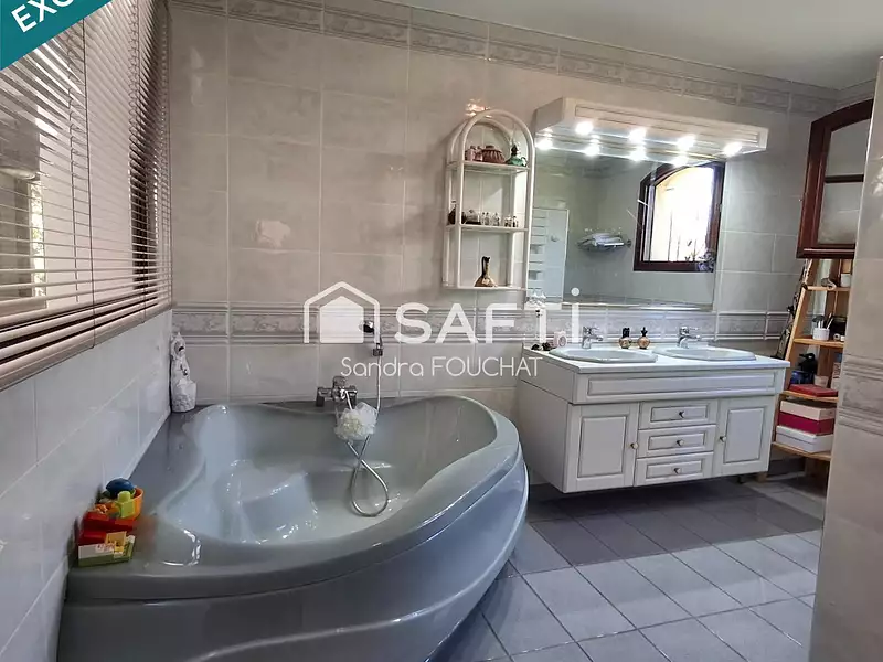 Maison, 252 m²