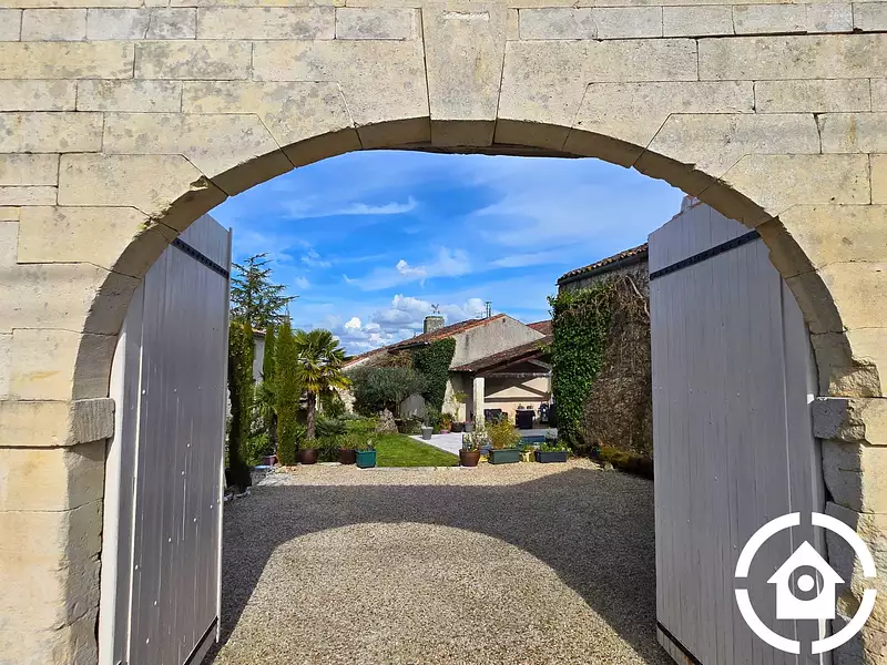 Maison, 318,67 m²