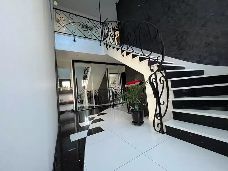 Maison, 340 m²