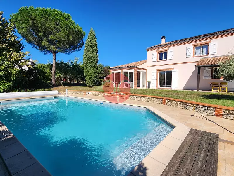 Maison, 166 m²