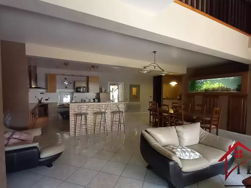 Maison, 242 m²