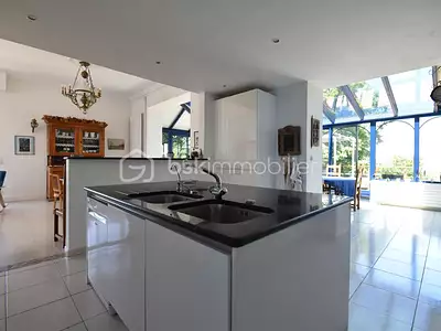 Maison, 303 m²