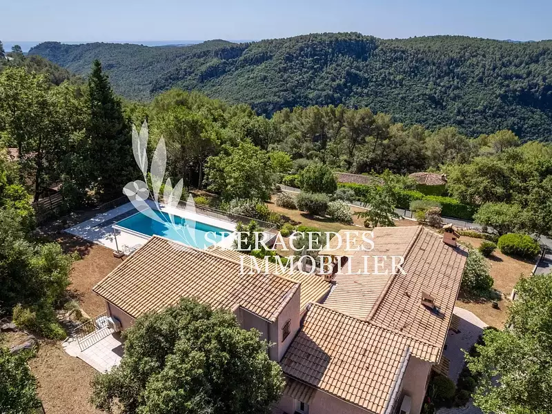 Maison, 248 m²