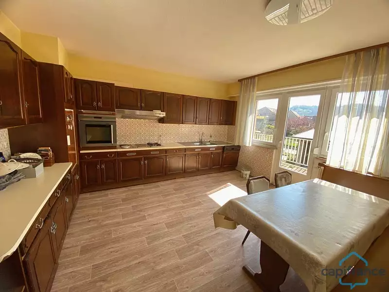 Maison, 240 m²