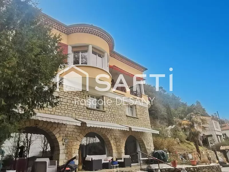 Maison, 275 m²