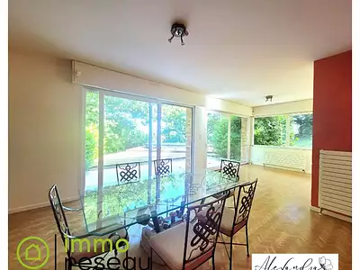 Maison, 240 m²