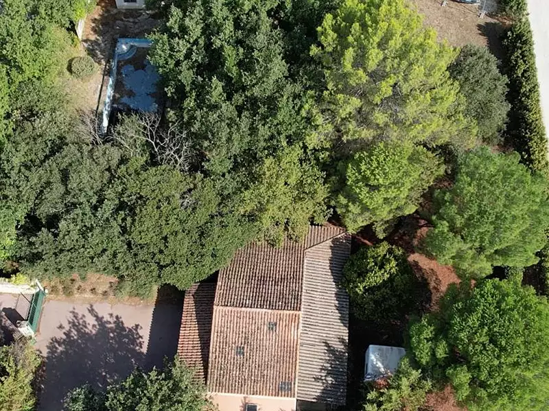 Terrain, 1 700 m²