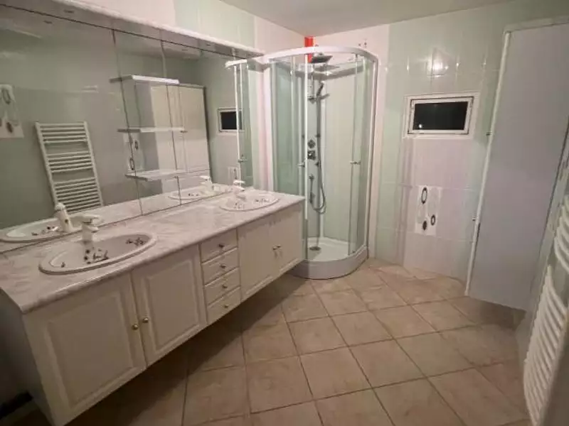 Maison, 176 m²