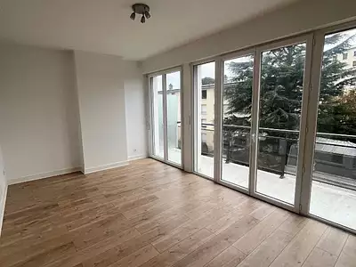 1 010 € CC Appartement • 35,11 m² • 1 pièce Saint-Germain-en-Laye (78100)