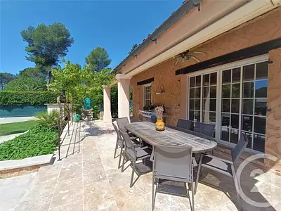 Maison, 245 m²