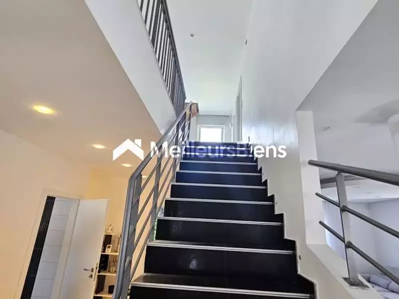 Maison, 255 m²