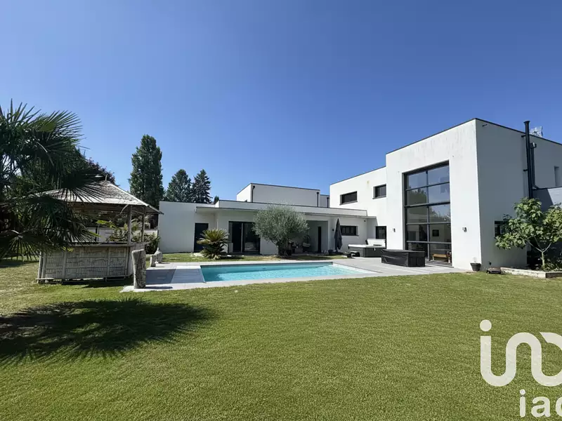 Maison, 252 m²