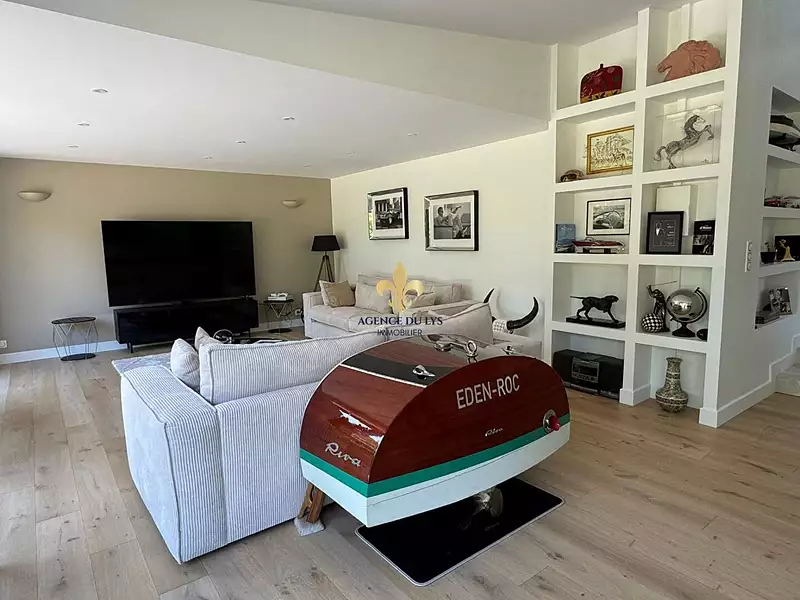 Maison, 256 m²