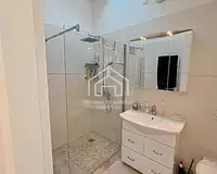 Maison, 196 m²