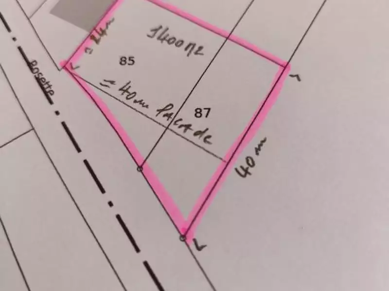 Terrain, 1 400 m²