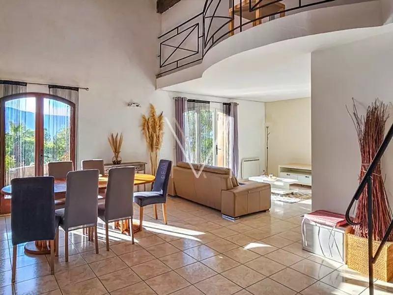 Maison, 300 m²