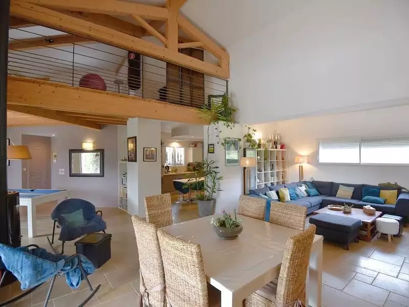 Maison, 240 m²
