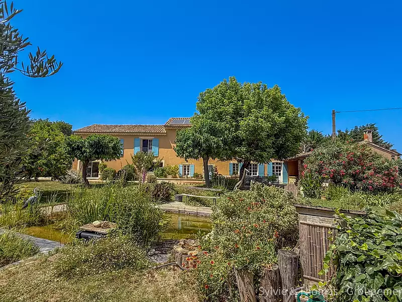 Maison, 326,6 m²
