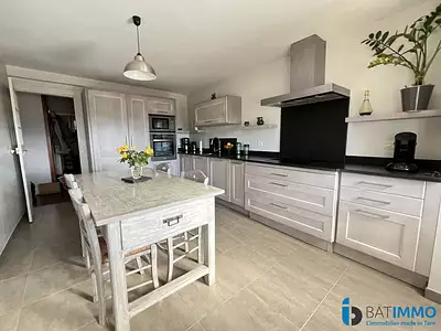 Immeuble, 242 m²