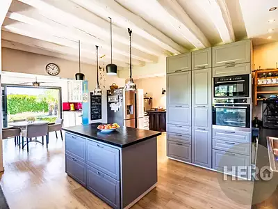 Maison, 345 m²