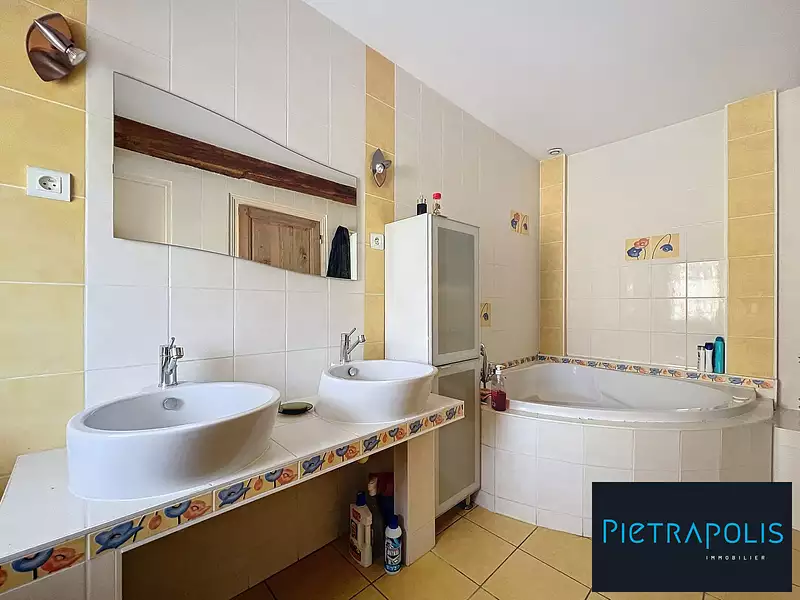 Maison, 167 m²
