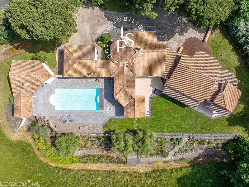 Maison, 242 m²