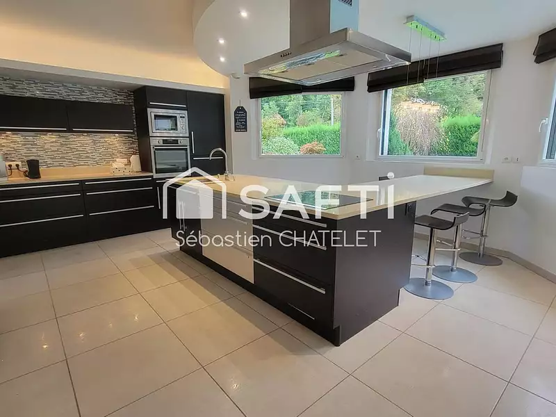 Maison, 258 m²