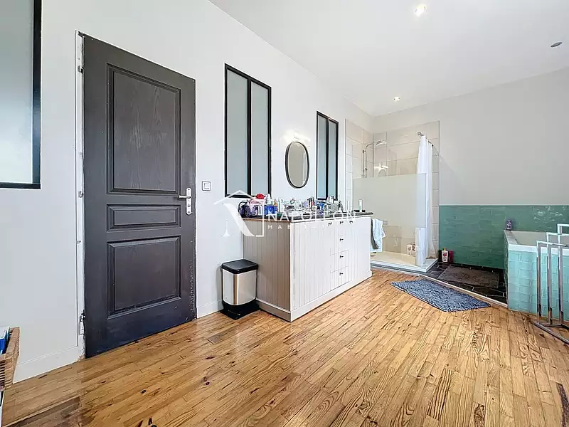 Maison, 275 m²