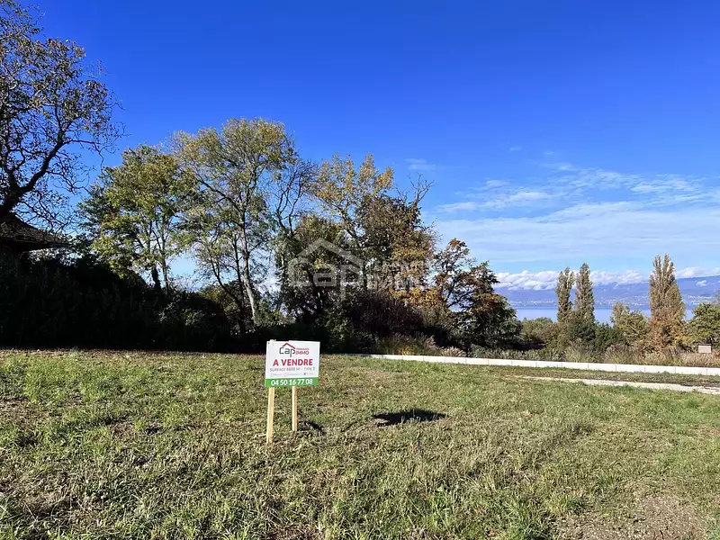 Terrain, 700 m²