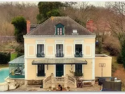 Maison, 244 m²