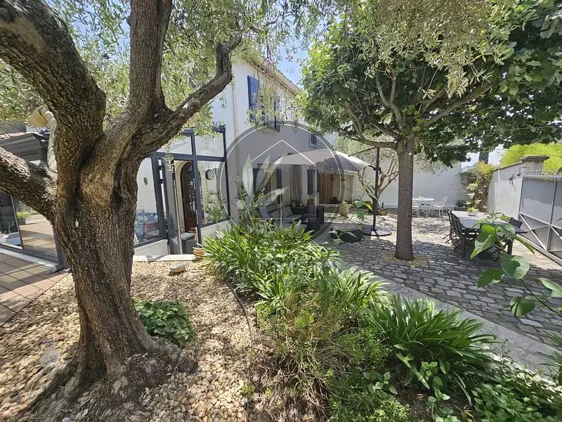 Maison, 246 m²
