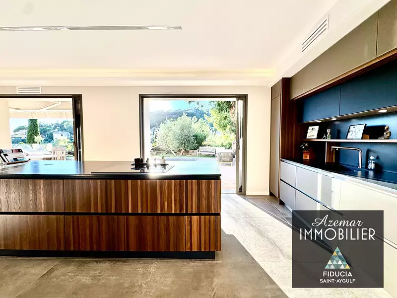 Maison, 245 m²