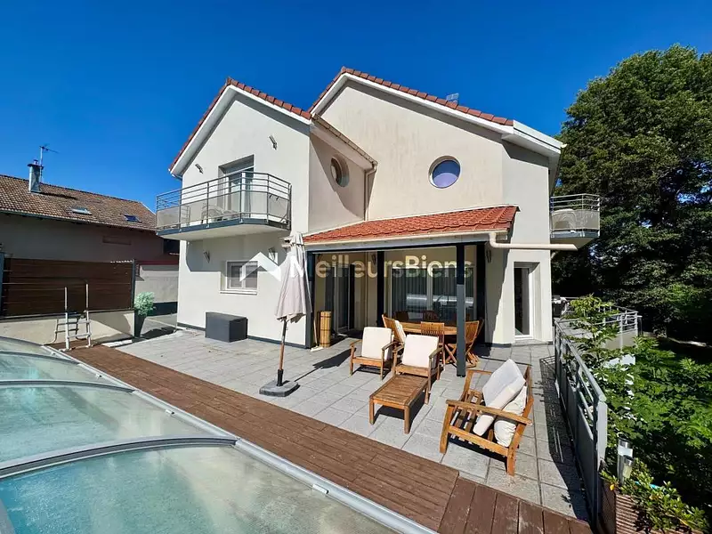 Maison, 255 m²
