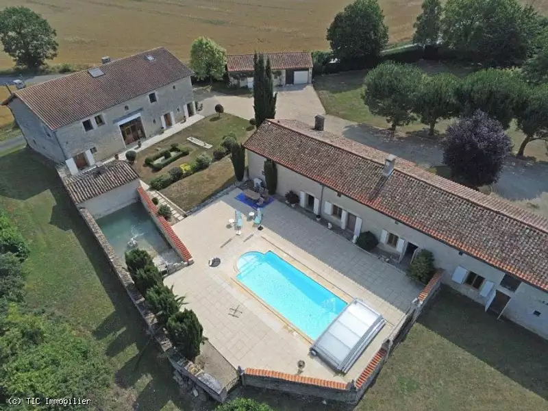Maison, 252 m²