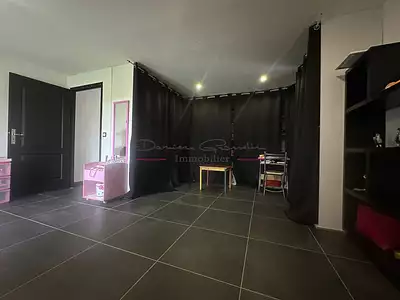 Maison, 245 m²