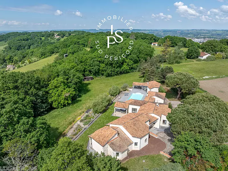 Maison, 242 m²