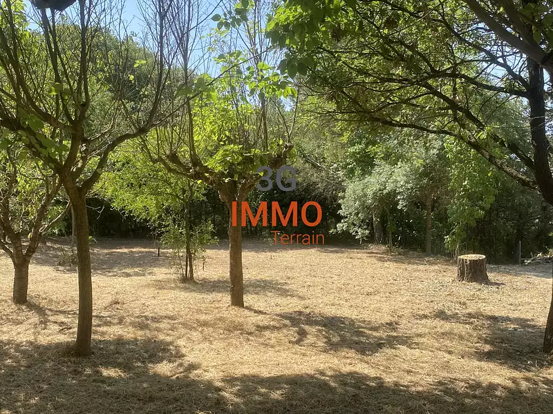 Terrain, 900 m²