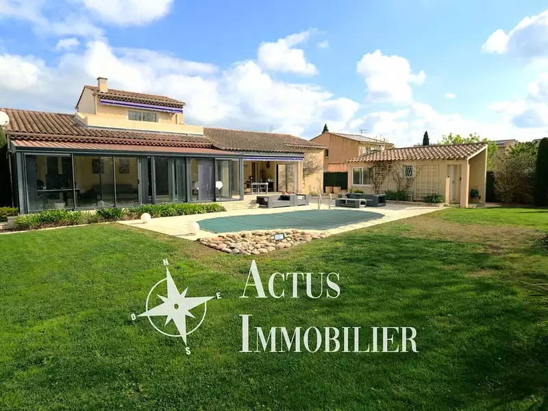 Maison, 196 m²
