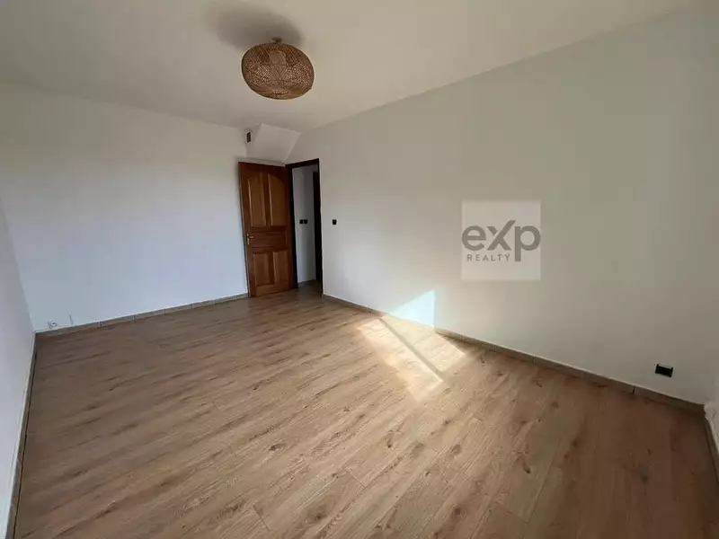 Maison, 230 m²
