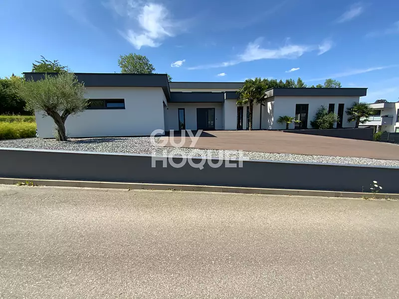 Maison, 240 m²