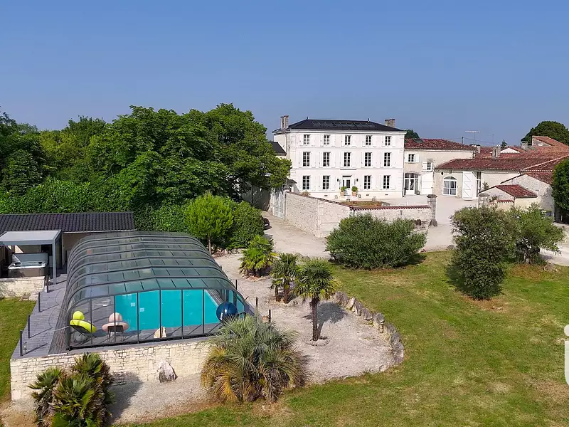 Maison, 940 m²