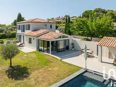 Maison, 215 m²