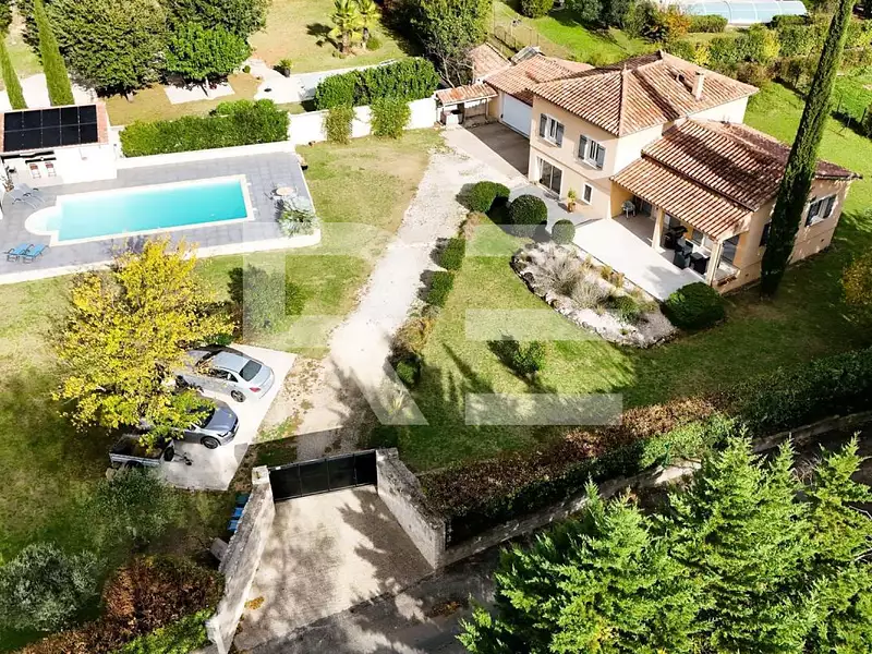 Maison, 163 m²