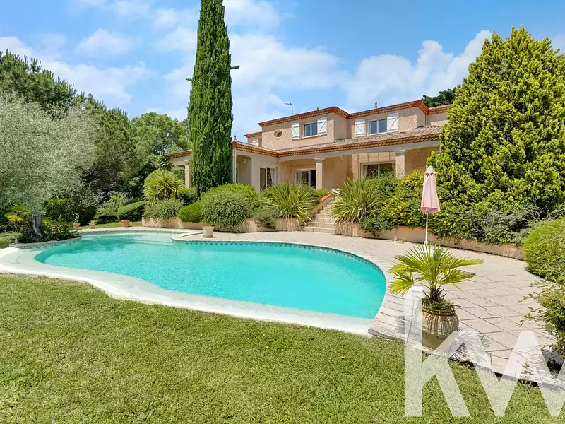 Maison, 281 m²