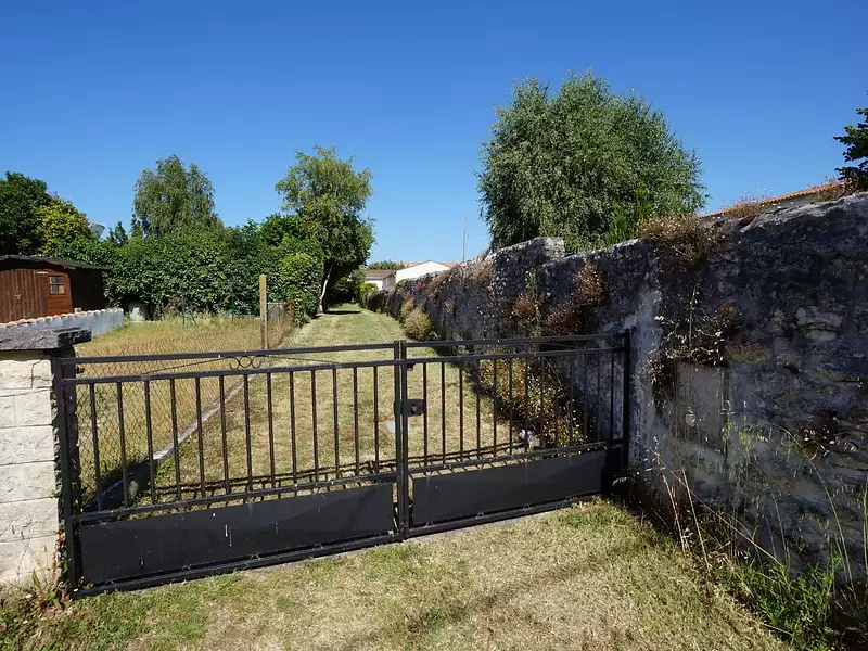 Terrain, 1 836 m²