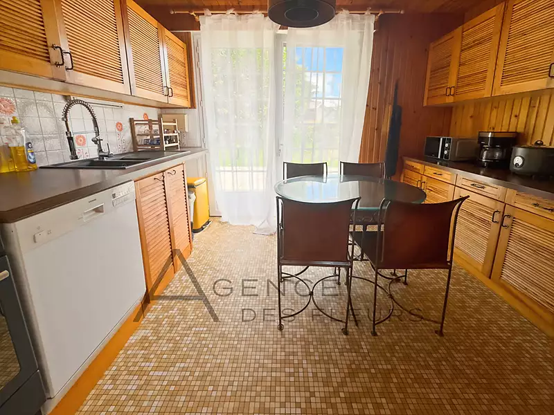 Maison, 220 m²