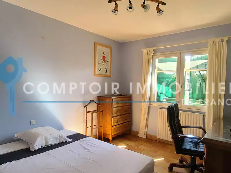Maison, 261 m²