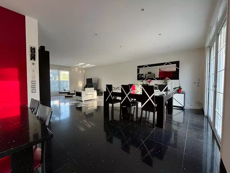 Maison, 340 m²
