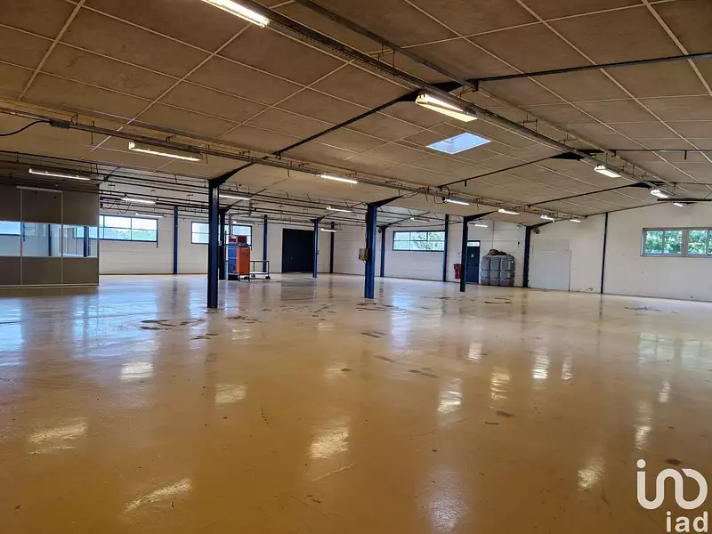 Divers, 1 100 m²